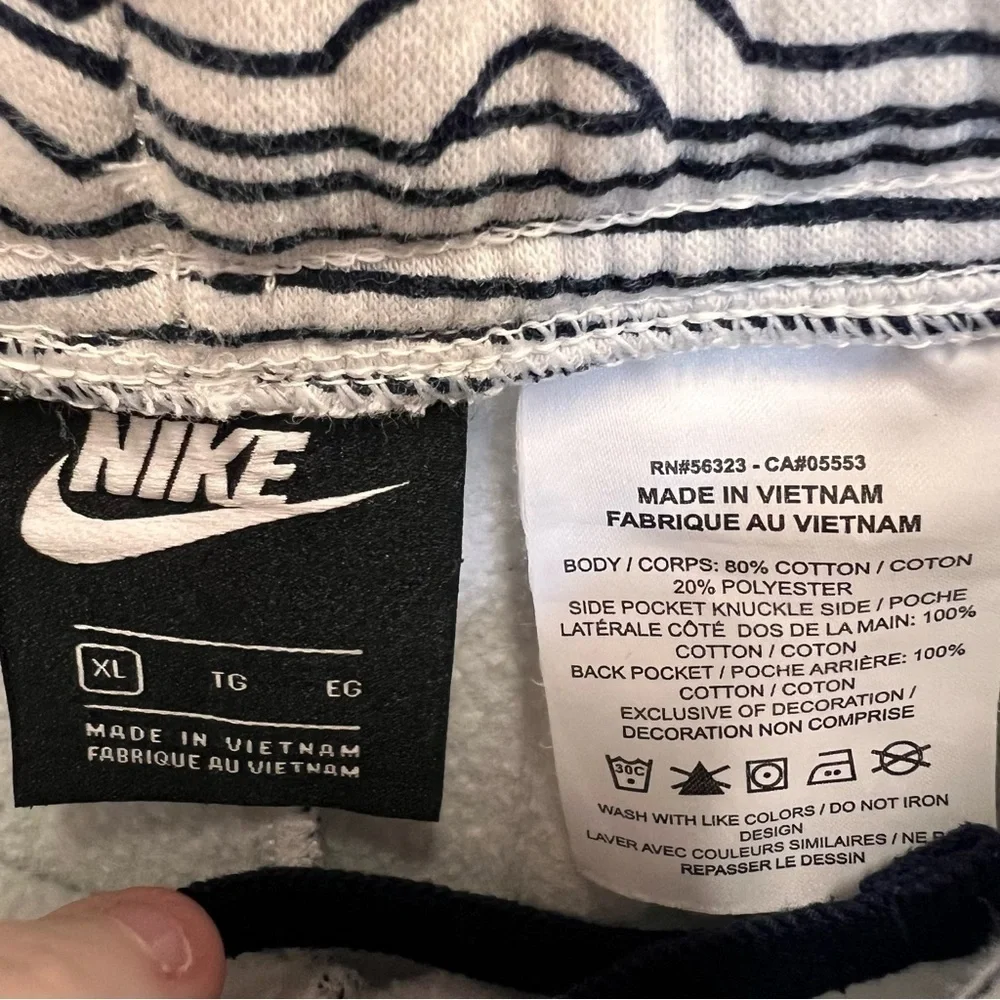 Men’s Nike Americana Fleece Shorts with Drawstring Waist Size XL